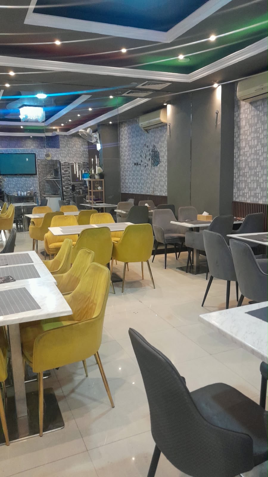 Running restaurant with 25+ sitting in ajman